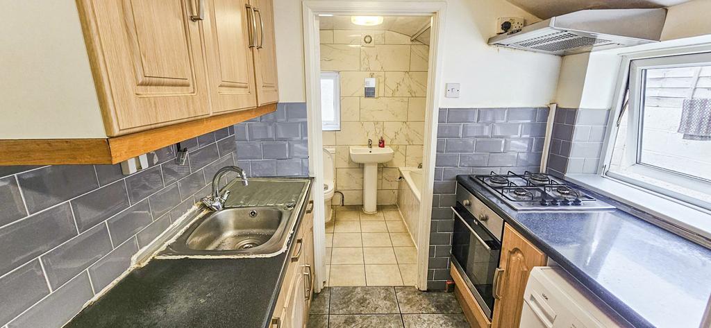 House in London, Canning Town - More