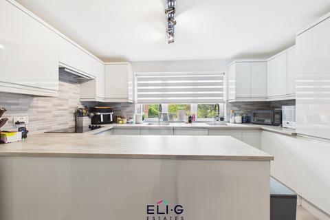 2 bedroom flat for sale, Lakeside Lodge, Bridge Lane, London NW11 9LA