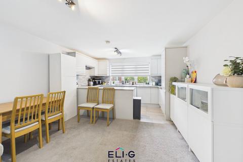 2 bedroom flat for sale, Lakeside Lodge, Bridge Lane, London NW11 9LA