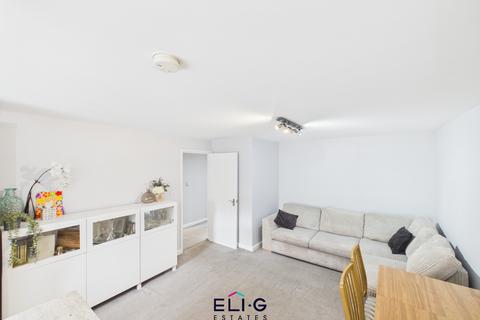 2 bedroom flat for sale, Lakeside Lodge, Bridge Lane, London NW11 9LA