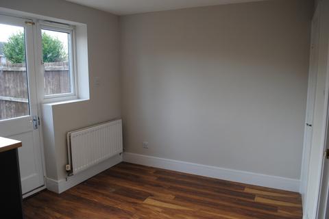 2 bedroom terraced house to rent, Broomfield Close, Winsford