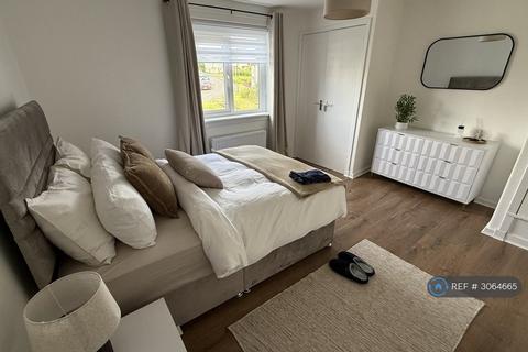 3 bedroom terraced house to rent, Baird Hill, Glasgow, G75