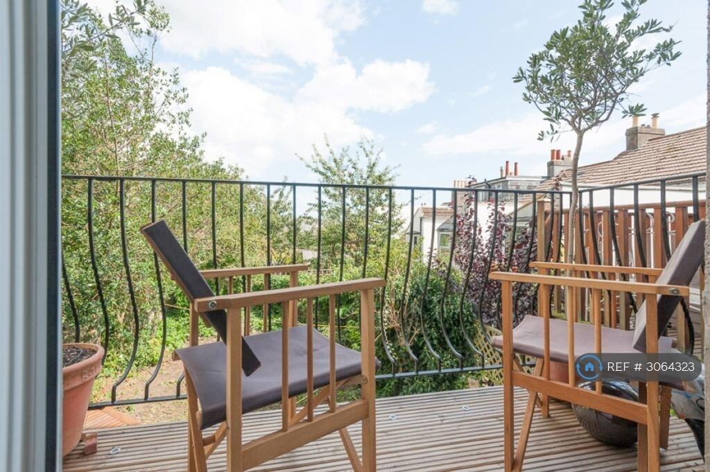 Apartment in Brighton - More
