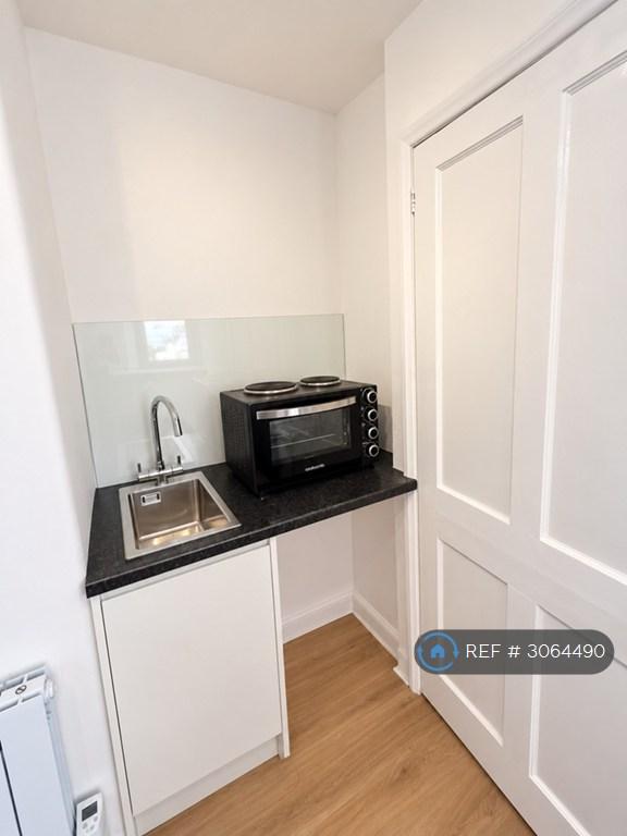Apartment in London - View 5