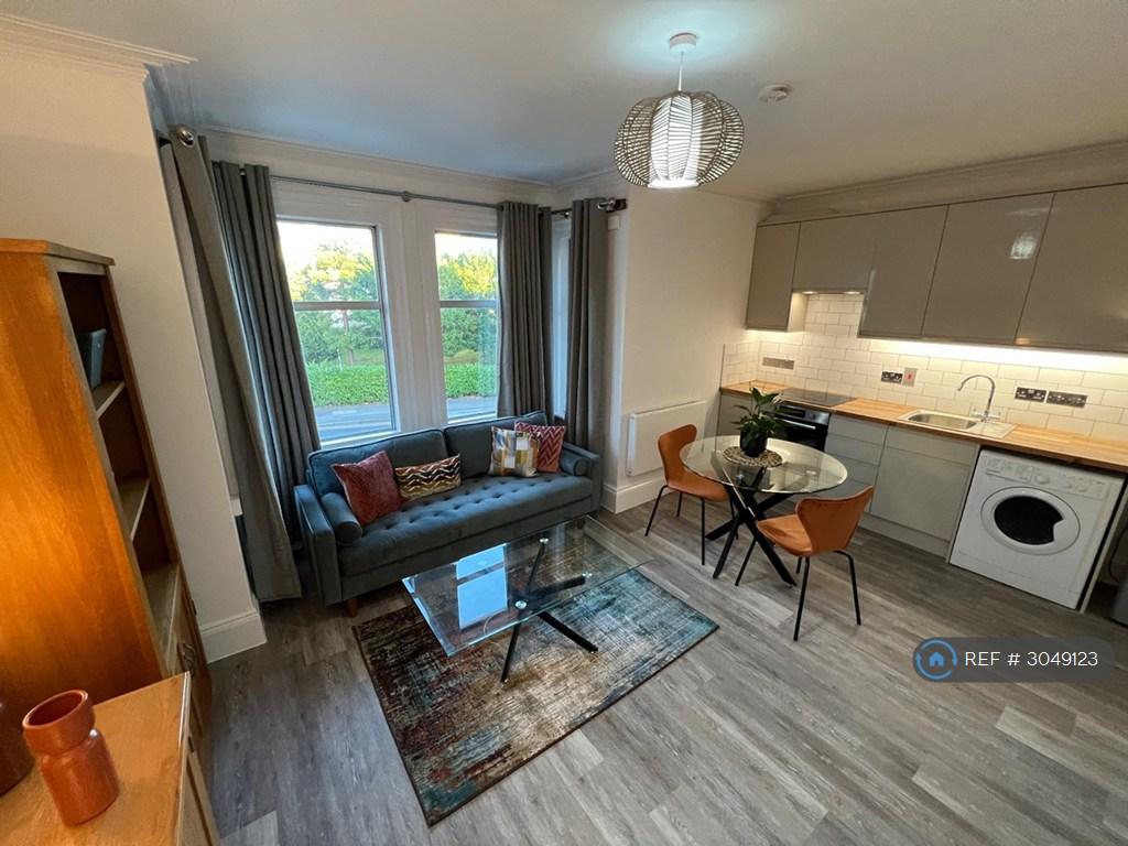 Apartment in Reading - View 3