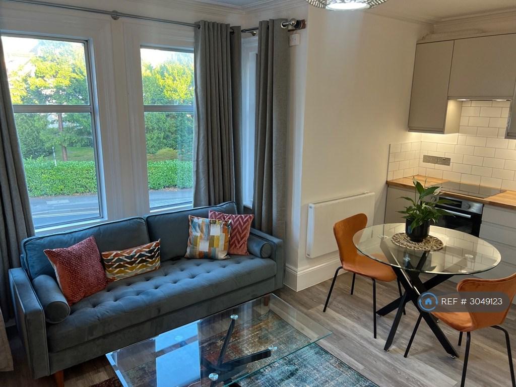 Apartment in Reading - View 4