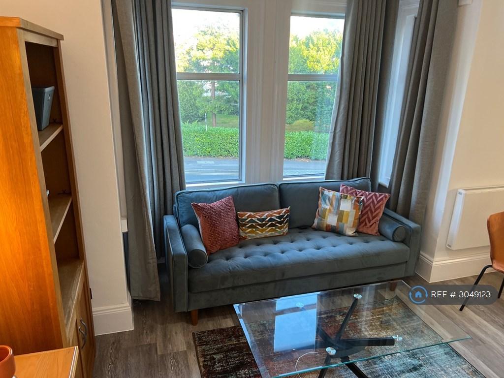 Apartment in Reading - View 5