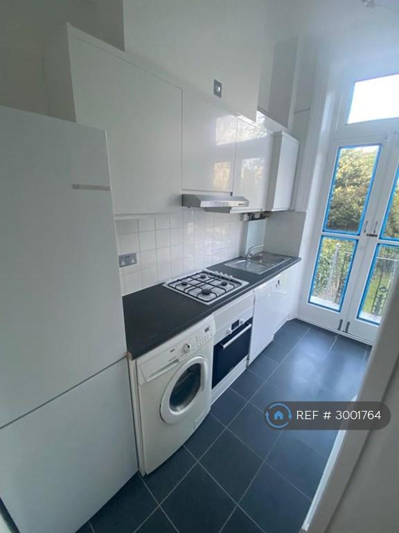 Apartment in London - View 5