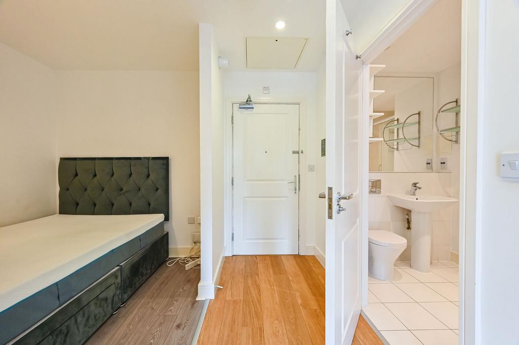 Apartment in London - View 5