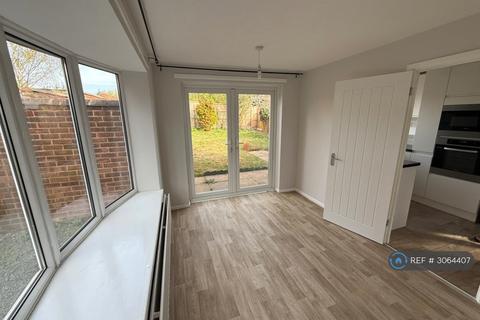 3 bedroom detached house to rent, St Mary's Road, Lichfield, WS13