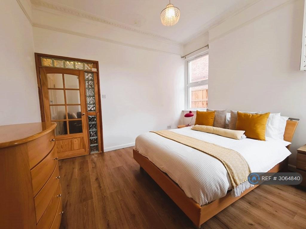 Apartment in London - More