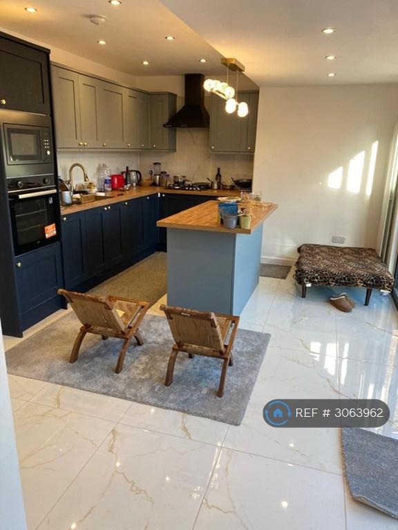 House in London - View 2