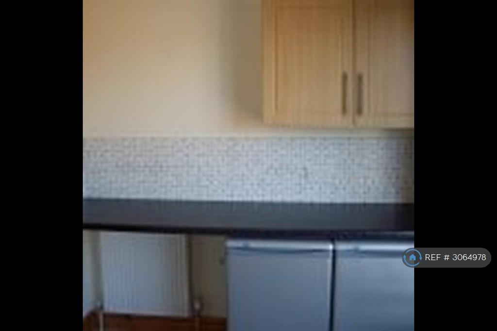 Apartment in Reading - View 3