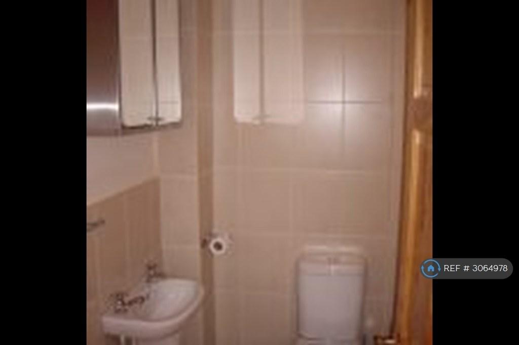 Apartment in Reading - View 5