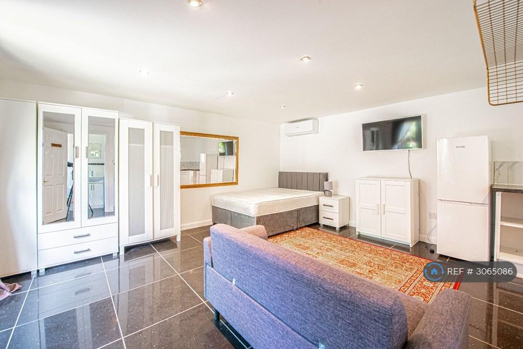 Apartment in Wembley - View 2