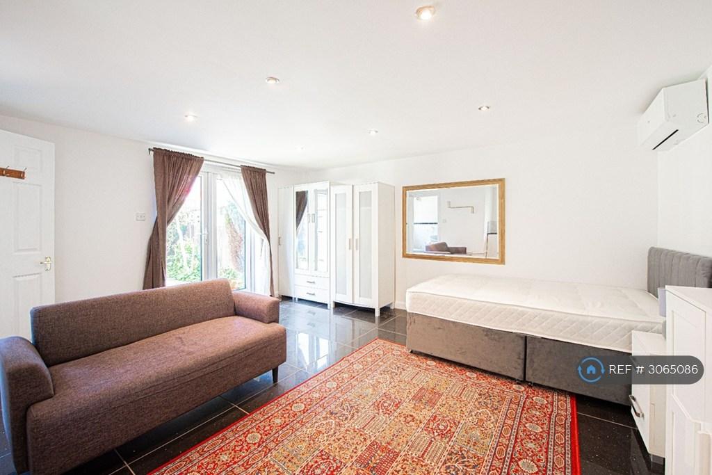 Apartment in Wembley - View 3