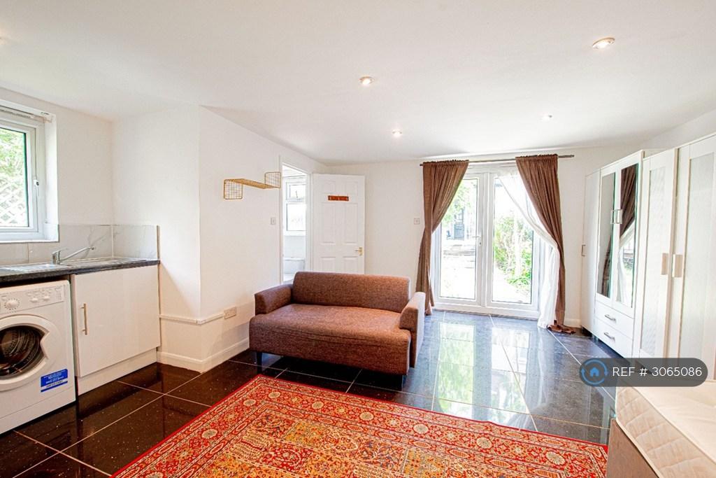 Apartment in Wembley - View 4