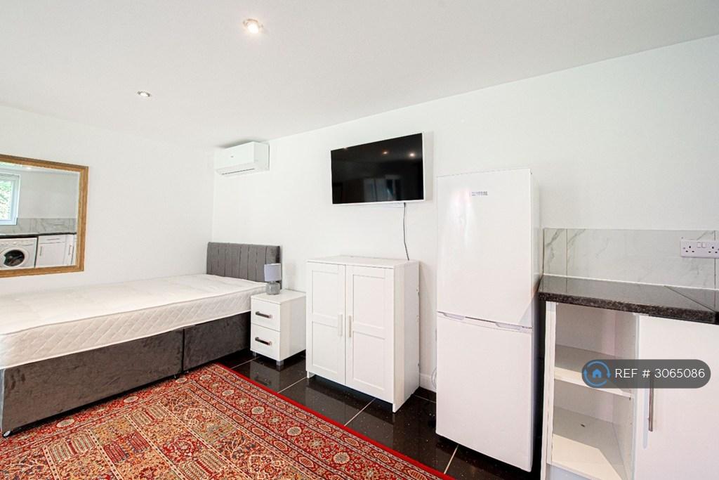 Apartment in Wembley - View 5