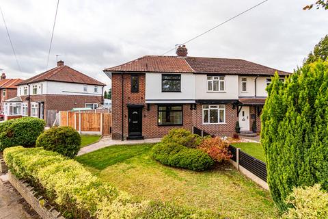 3 bedroom semi-detached house to rent, Snowden Avenue, Flixton, Manchester, M41