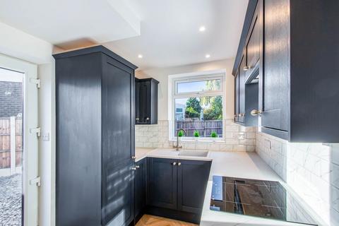 3 bedroom semi-detached house to rent, Snowden Avenue, Flixton, Manchester, M41