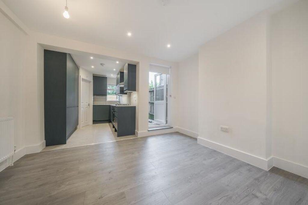 House in London - View 3