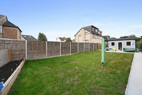 4 bedroom terraced house for sale, Headstone Gardens, Harrow