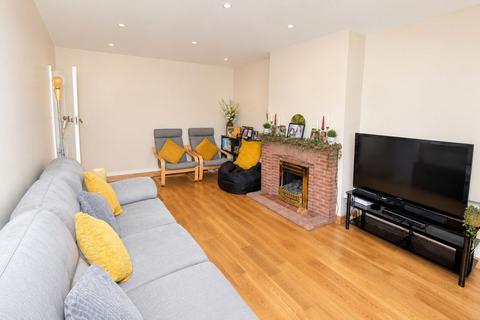 4 bedroom semi-detached house for sale, Kings Way, Harrow