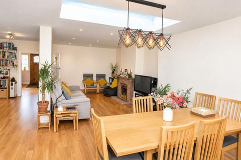 4 bedroom semi-detached house for sale, Kings Way, Harrow