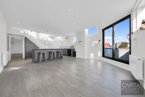 2 bedroom apartment to rent, Varden Street, London