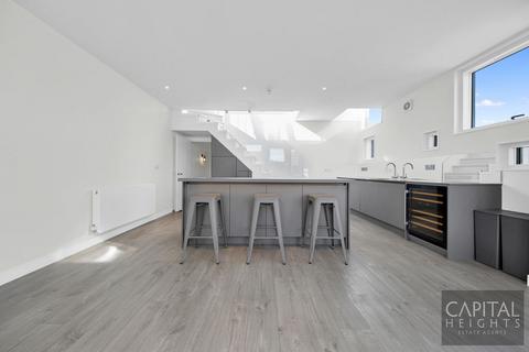 2 bedroom apartment to rent, Varden Street, London