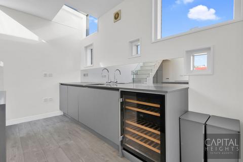 2 bedroom apartment to rent, Varden Street, London