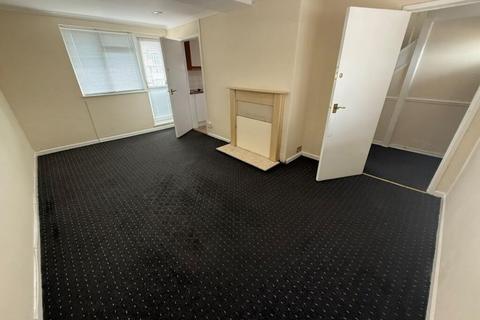 2 bedroom flat to rent, Rose Lane, London RM6