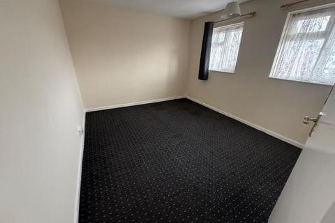 2 bedroom flat to rent, Rose Lane, London RM6