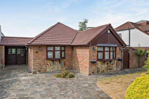3 bedroom bungalow for sale, Moorhurst Avenue, Goffs Oak EN7