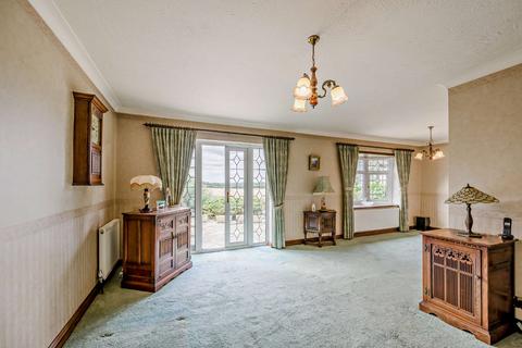 3 bedroom bungalow for sale, Moorhurst Avenue, Goffs Oak EN7