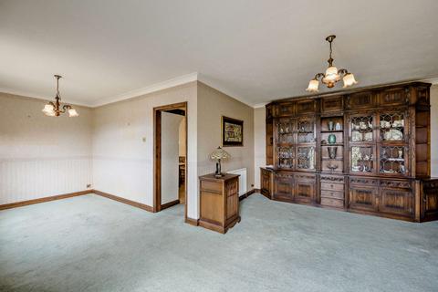 3 bedroom bungalow for sale, Moorhurst Avenue, Goffs Oak EN7