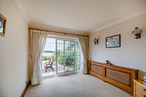 3 bedroom bungalow for sale, Moorhurst Avenue, Goffs Oak EN7