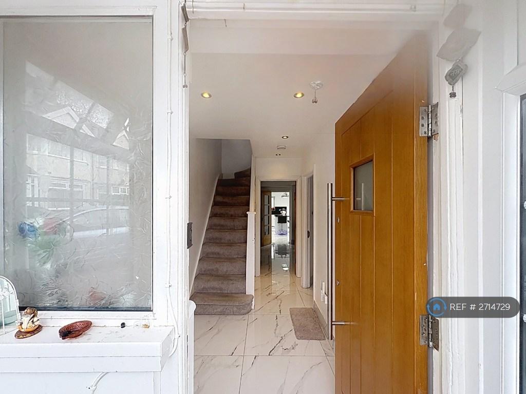 House in London - View 2