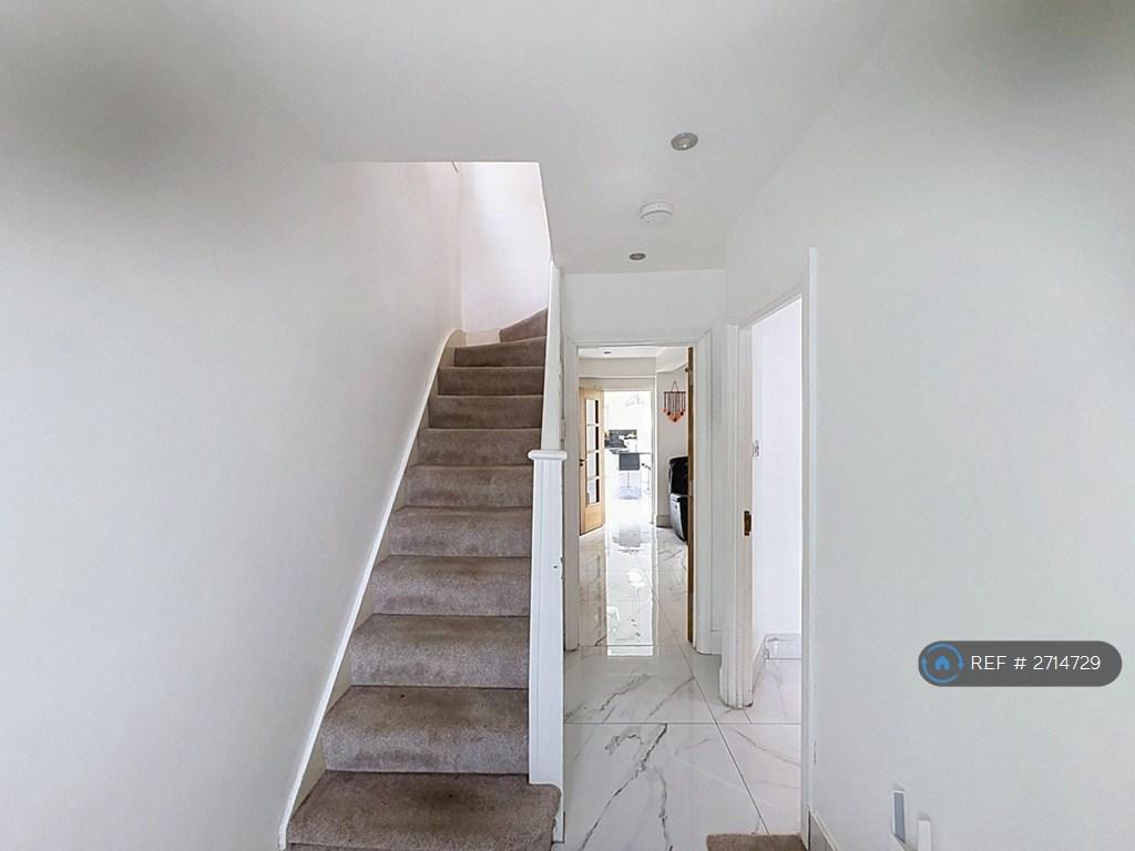 House in London - View 3
