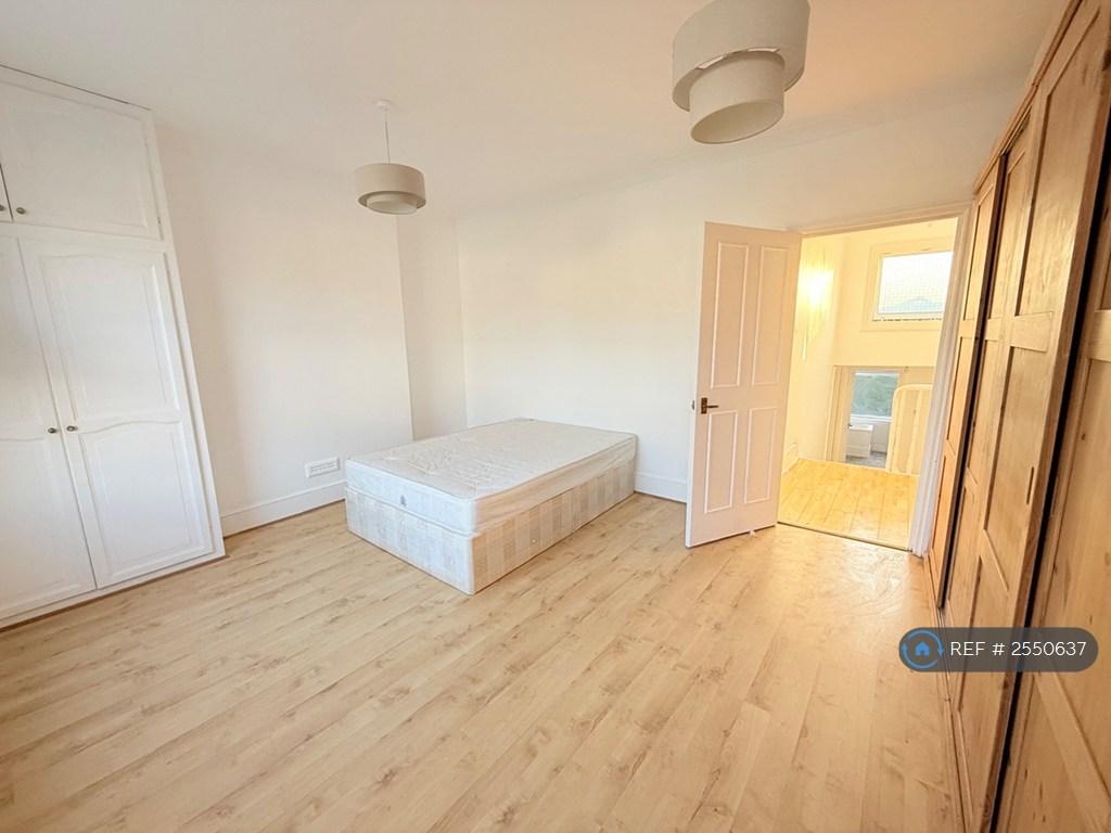 House in London - View 3