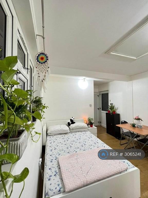 Apartment in Ilford - View 2