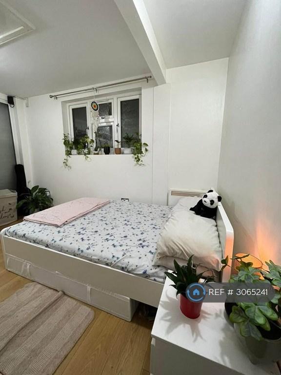 Apartment in Ilford - View 5