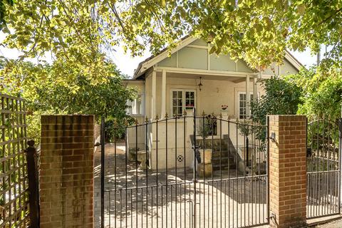 3 bedroom detached house for sale, Parke Road, Sunbury-on-Thames, Surrey
