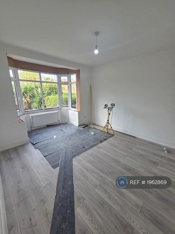 House in London - View 2