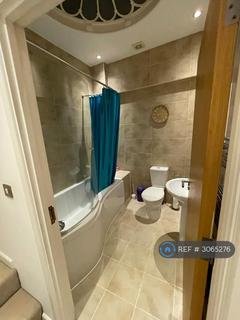 2 bedroom flat to rent, High St, Canterbury, CT1