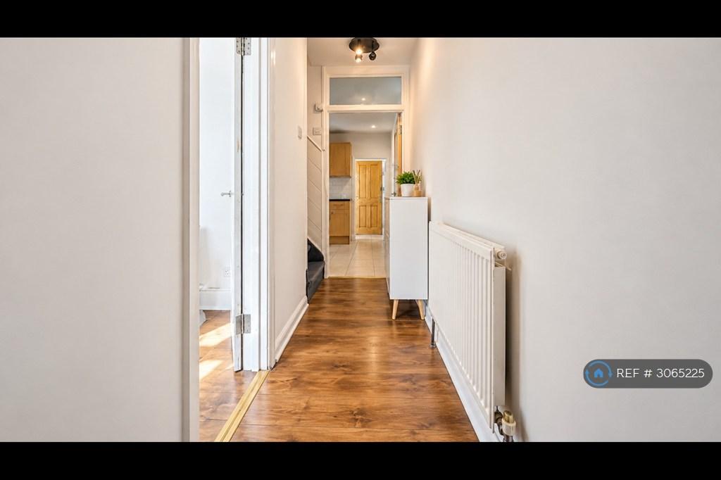House in London - View 2