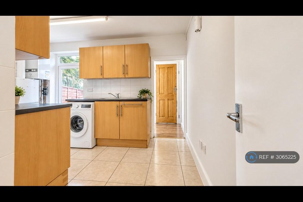 House in London - View 3