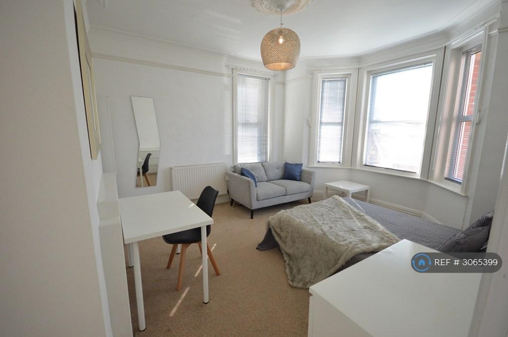 Apartment in Bournemouth - View 3