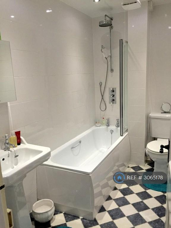 Apartment in Newcastle Upon Tyne - View 4