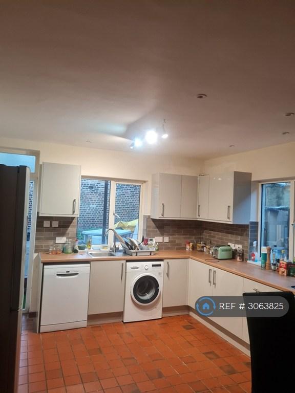 House in London - View 5